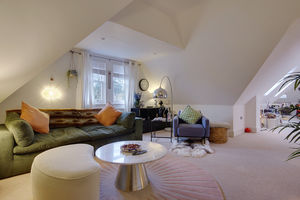 Lounge- click for photo gallery